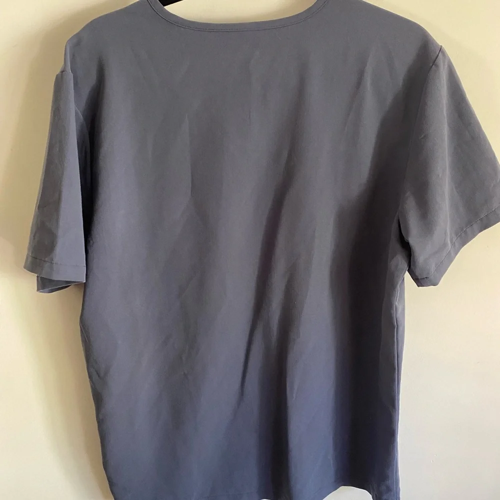 Figs Men's Gray Short‎ Sleeve V-Neck Scrub Shirt